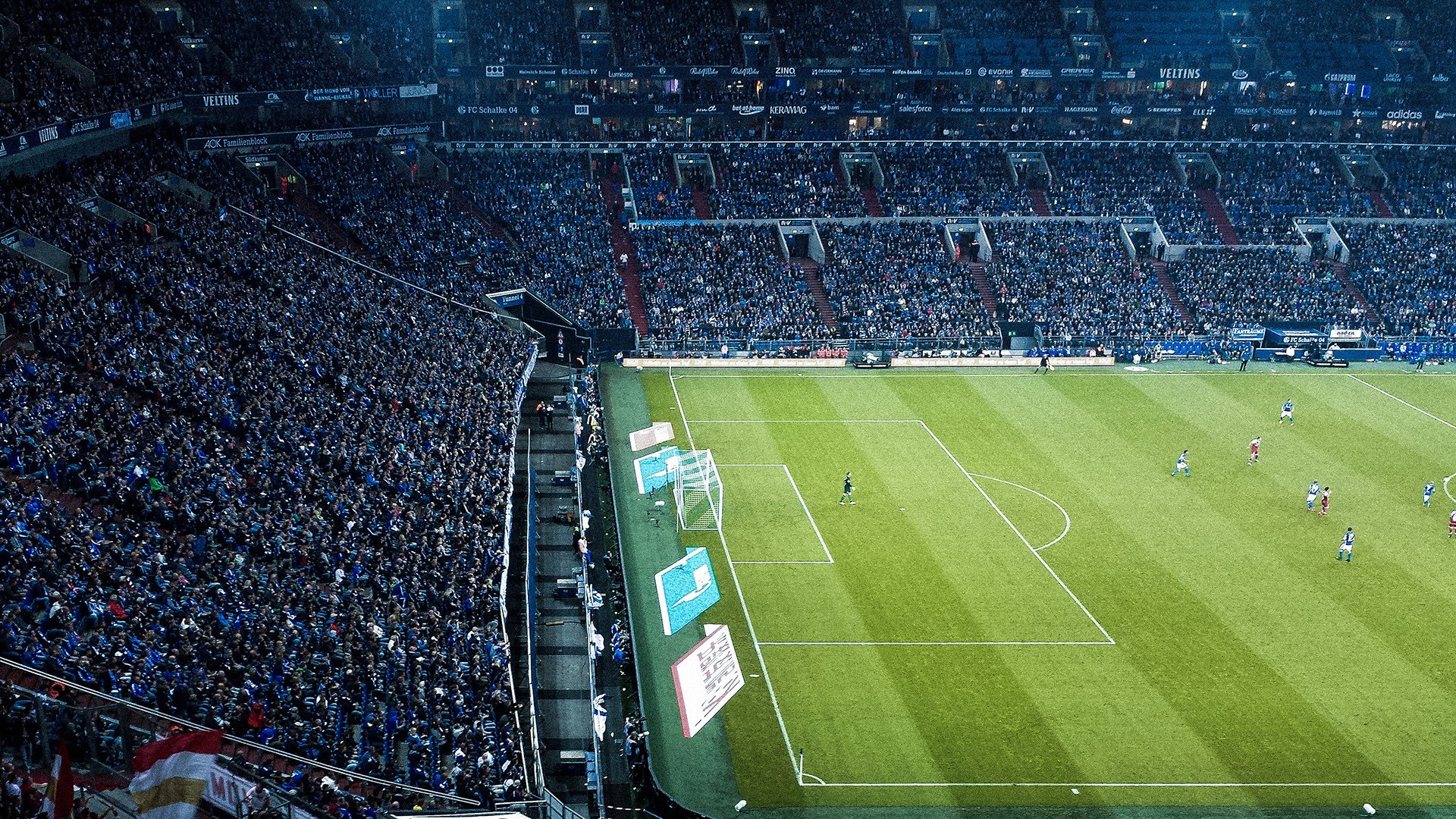 中国足球全球热议 国足实力强大赢得尊重，中国国足评价